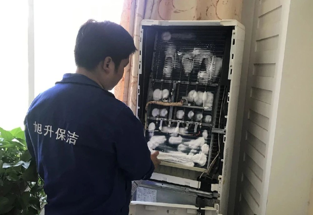 “空調耗電量飆升？深度清（qīng）洗立省30%電費！”